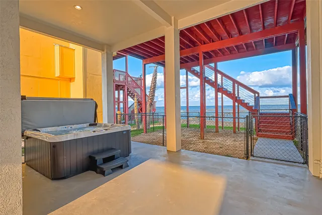 a view of livingroom with furniture