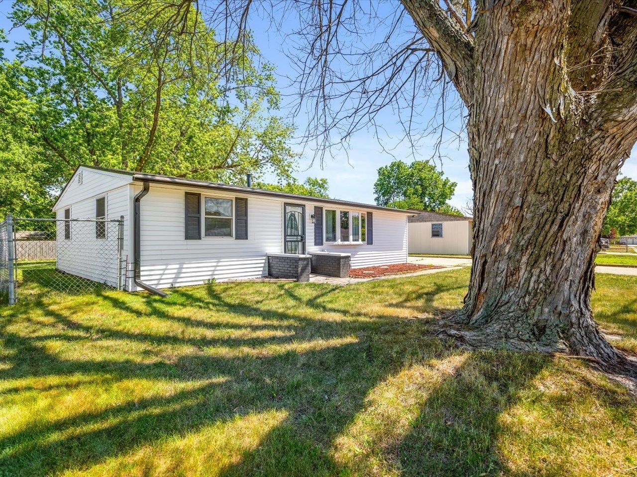 7423 Cadet Road Machesney Park, IL 61115 - Photo 2 of 33