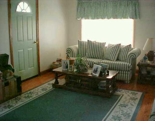 3972 Patterson Road Aliquippa, PA 15001 - Photo 2 of 6 Gallery Image 2