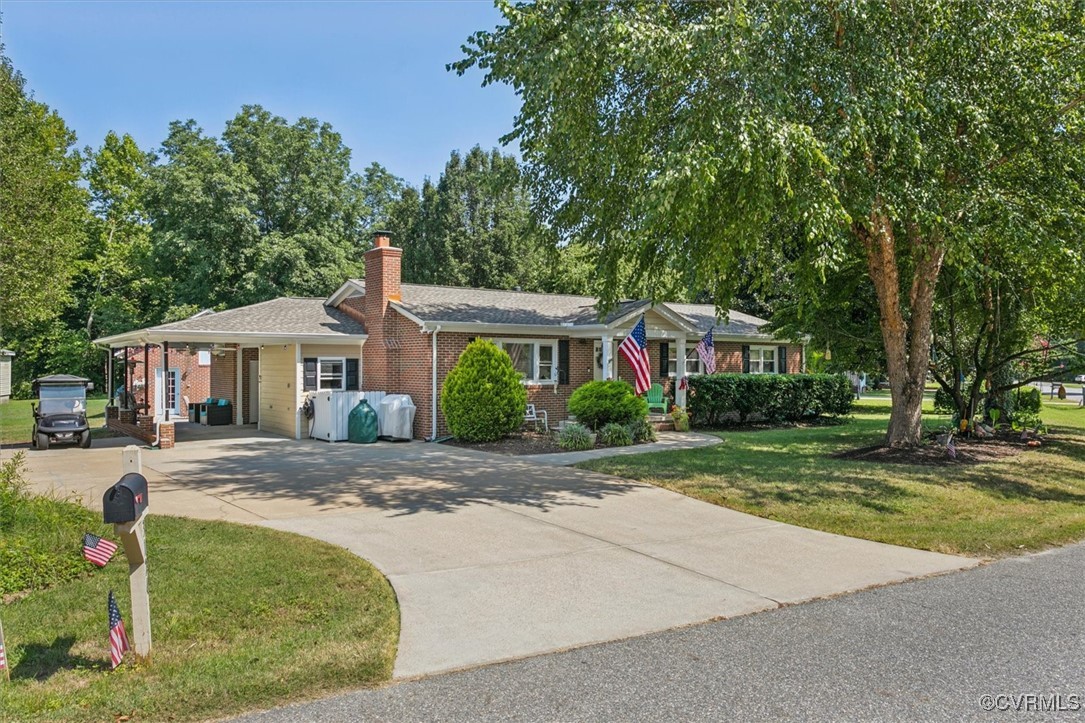 3124 North Riverside Drive Lanexa, VA 23089 - Photo 3 of 50 a front view of a house with a yard