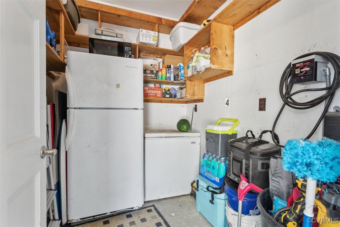 3124 North Riverside Drive Lanexa, VA 23089 - Photo 34 of 50 a utility room with dryer and washer