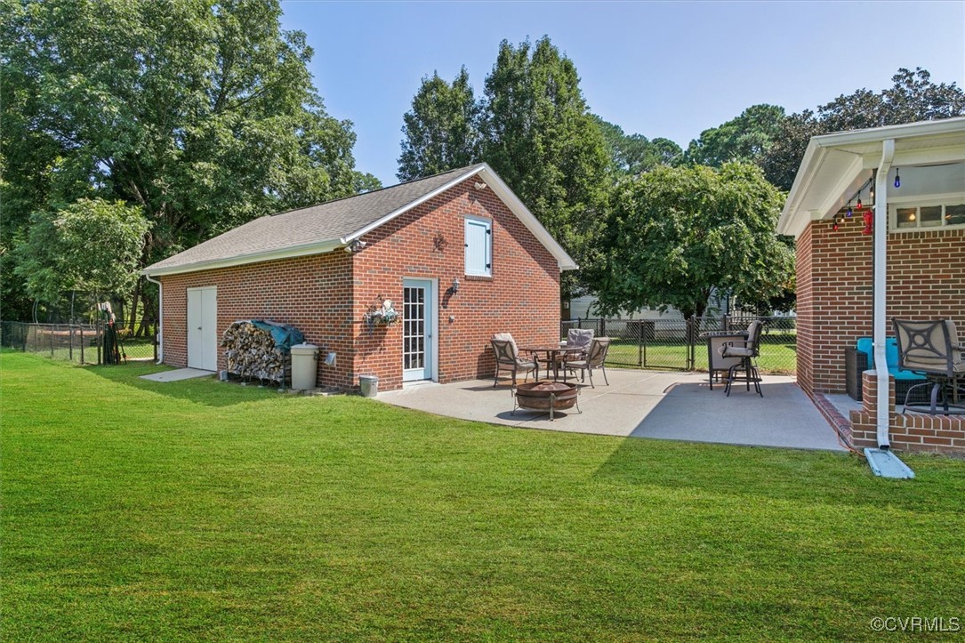 3124 North Riverside Drive Lanexa, VA 23089 - Photo 36 of 50 a view of a house with a patio and a yard