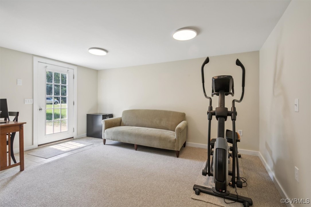 3124 North Riverside Drive Lanexa, VA 23089 - Photo 41 of 50 a view of a livingroom with furniture and windows