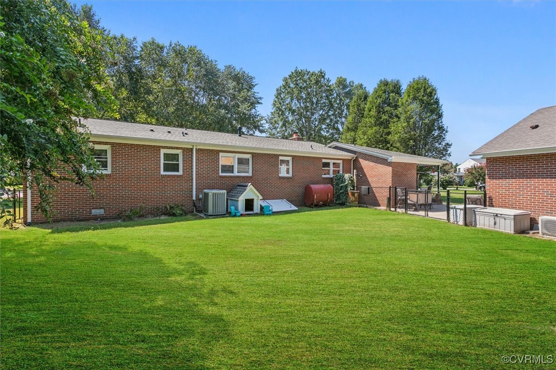 3124 North Riverside Drive Lanexa, VA 23089 - Photo 47 of 50 a view of a house with backyard and garden