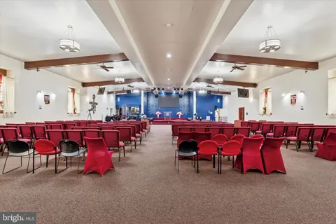 a view of entryway with a door