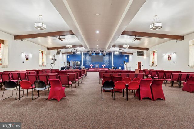 a view of entryway with a door