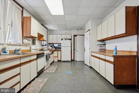 a picture of city view with sitting space