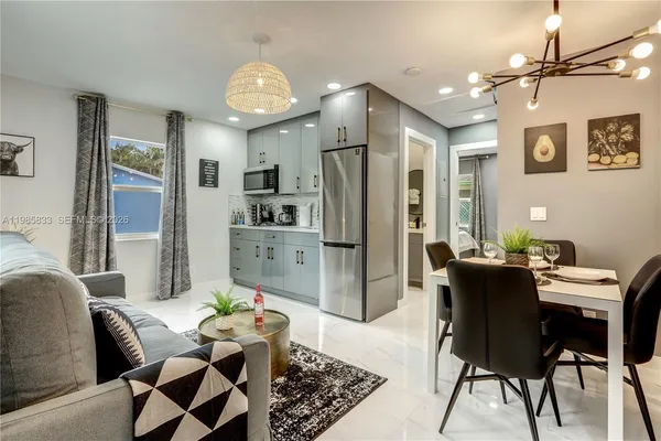 $1,650 | 2302 Taylor Street, Unit 4, Hollywood, FL 33020