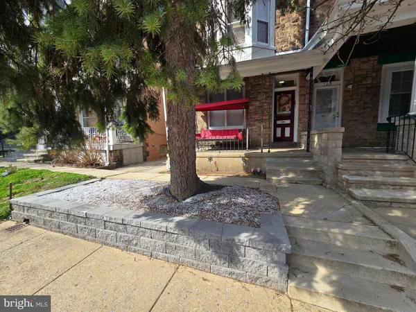 $1,000 | 147 West Douglass Street, Reading, PA 19601