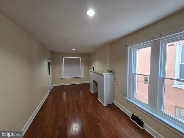 $1,000 | 147 West Douglass Street, Reading, PA 19601