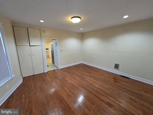 $1,000 | 147 West Douglass Street, Reading, PA 19601