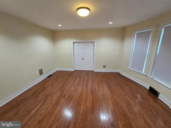 $1,000 | 147 West Douglass Street, Reading, PA 19601