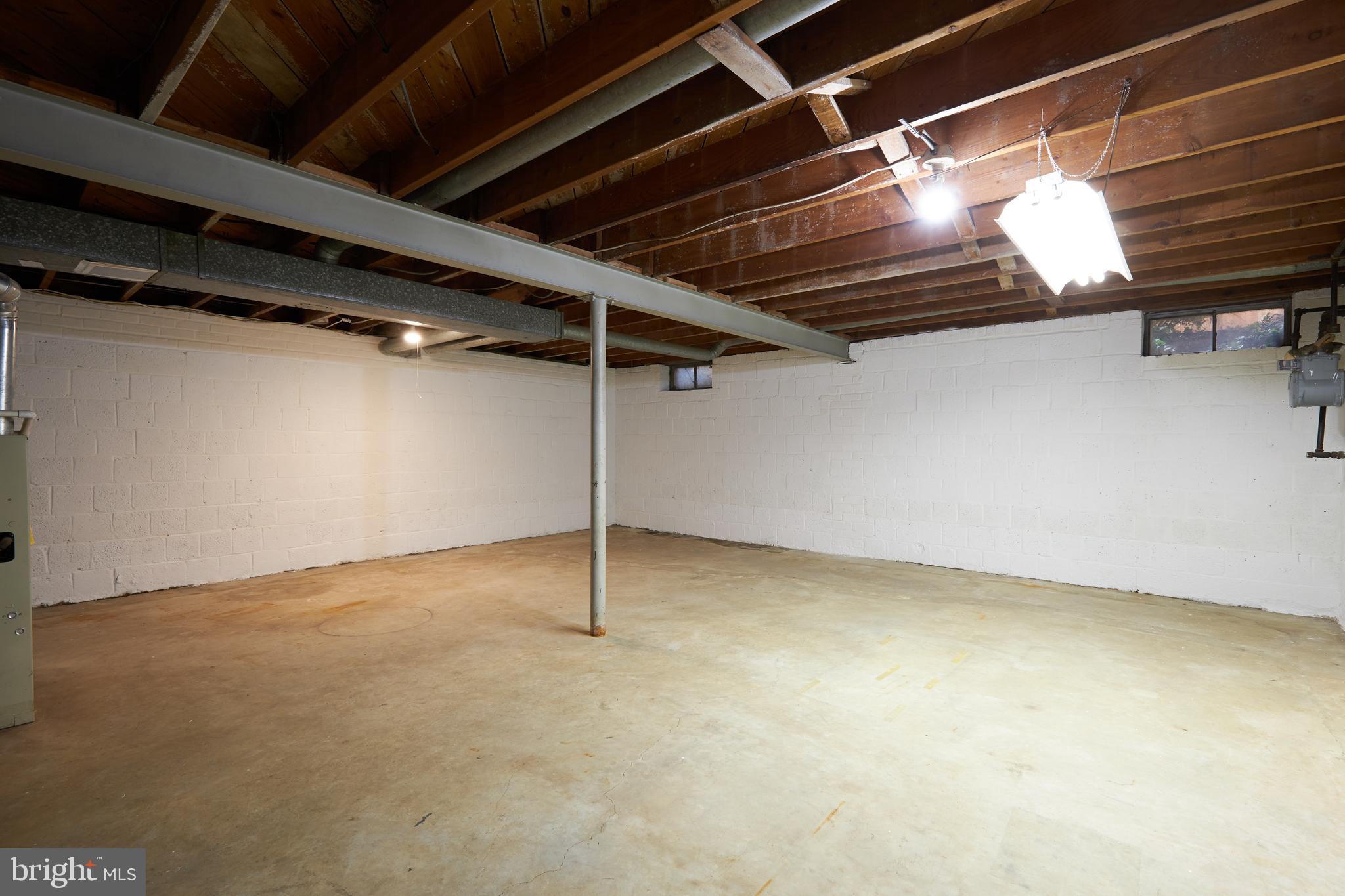 2408 Harmon Road Silver Spring, MD 20902 - Photo 33 of 38 Large (23'x23') storage/workroom/studio space