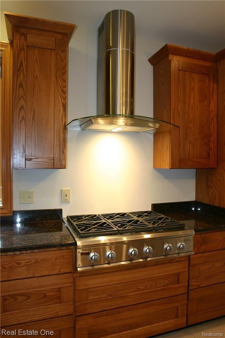 6896 Hatchery Road Waterford, MI 48327 - Photo 11 of 38 IMG_3913.JPG