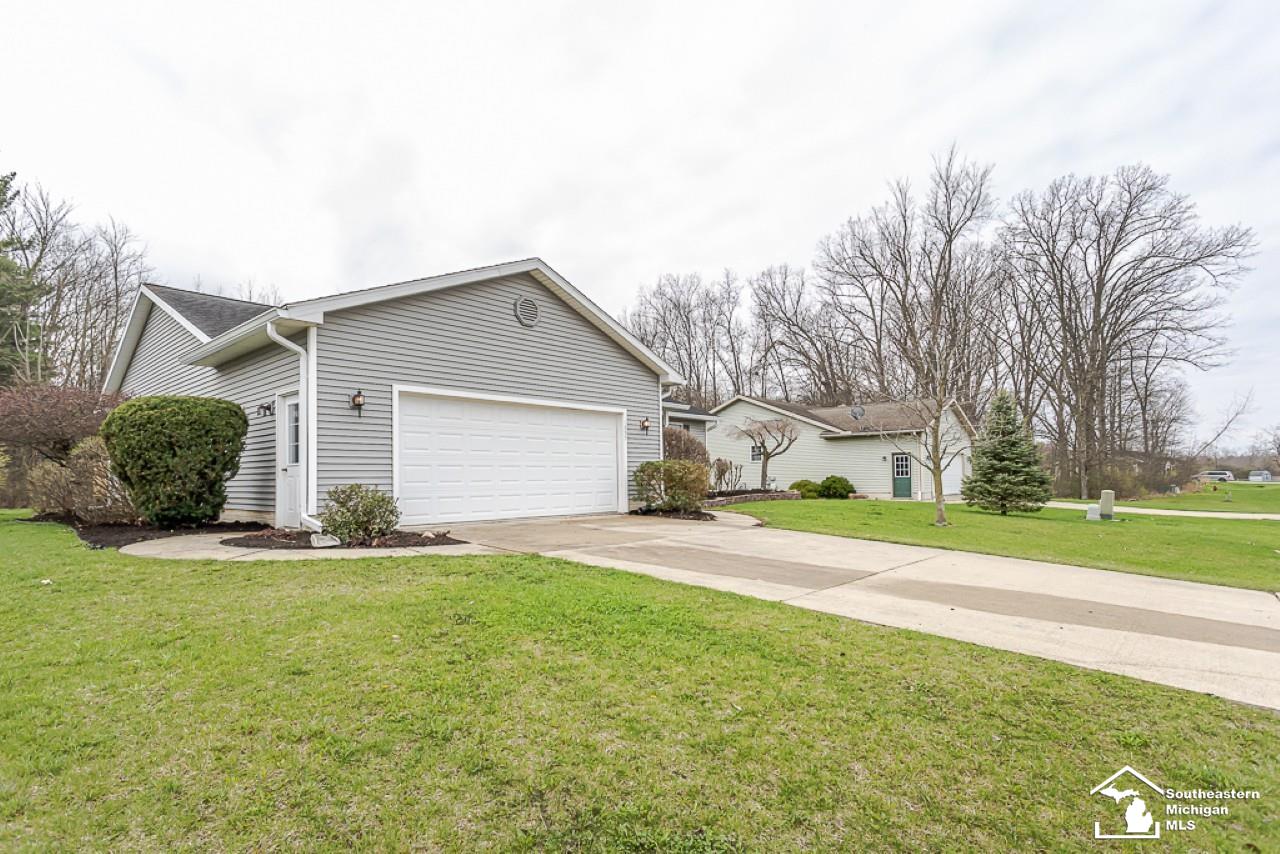 1897 Allan Street Adrian, MI 49221 - Photo 2 of 32