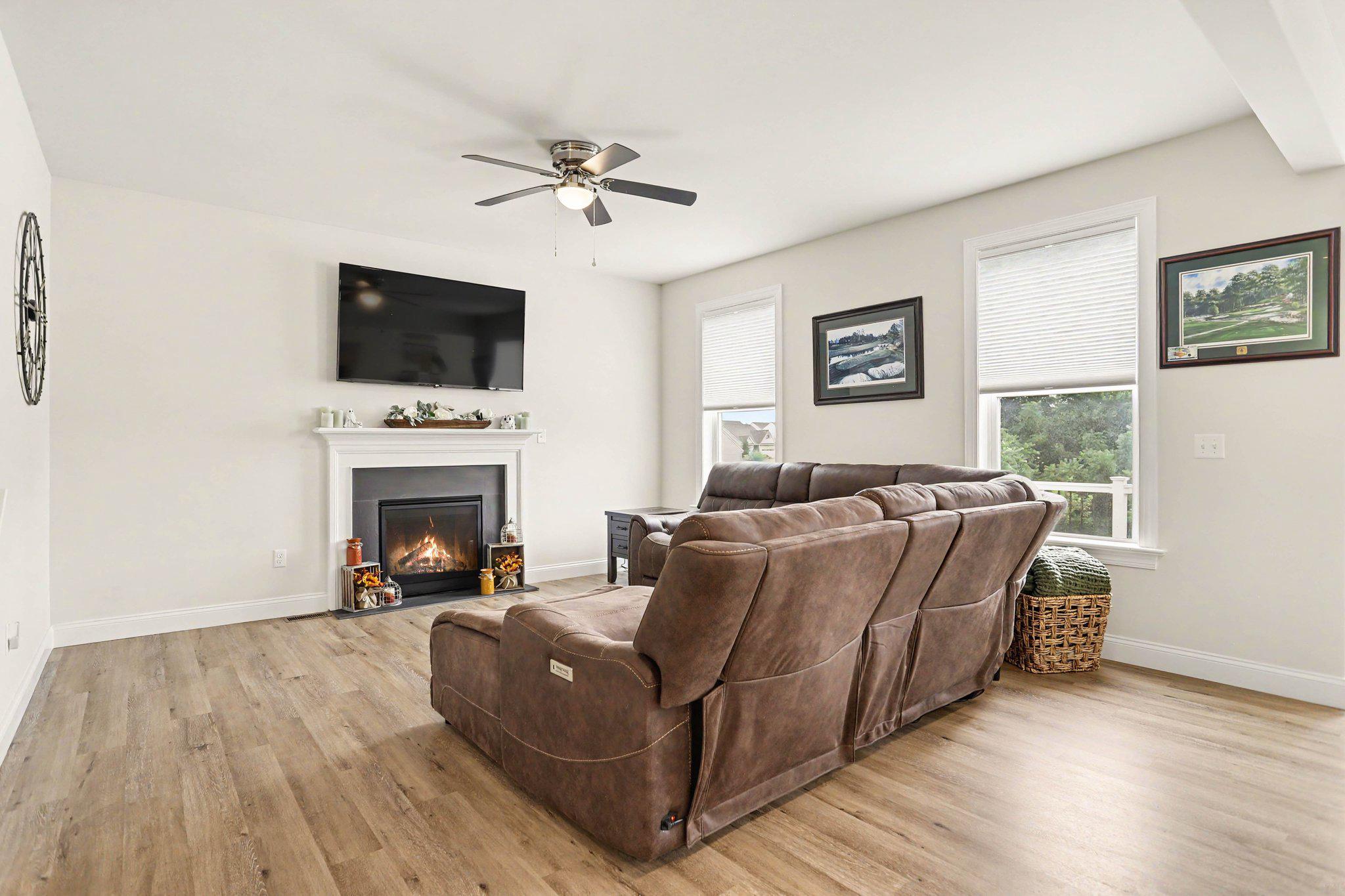 40 Butter Road York, PA 17404 - Photo 17 of 38 Cozy living space with modern charm.
