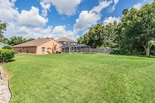 a view of a house with backyard and garden