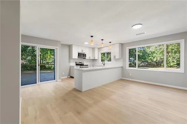 $389,000 | 10206 West 88th Terrace, Overland Park, KS 66212