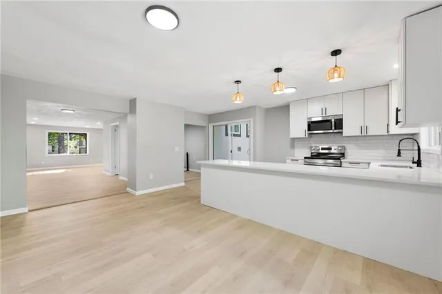 $389,000 | 10206 West 88th Terrace, Overland Park, KS 66212