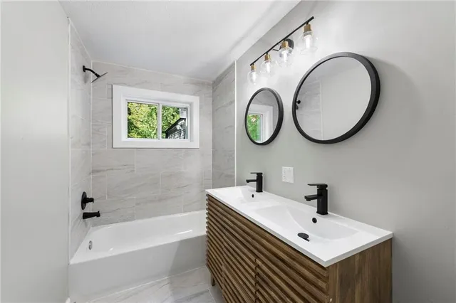 $389,000 | 10206 West 88th Terrace, Overland Park, KS 66212