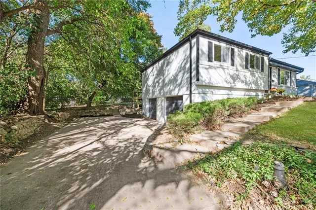 $389,000 | 10206 West 88th Terrace, Overland Park, KS 66212