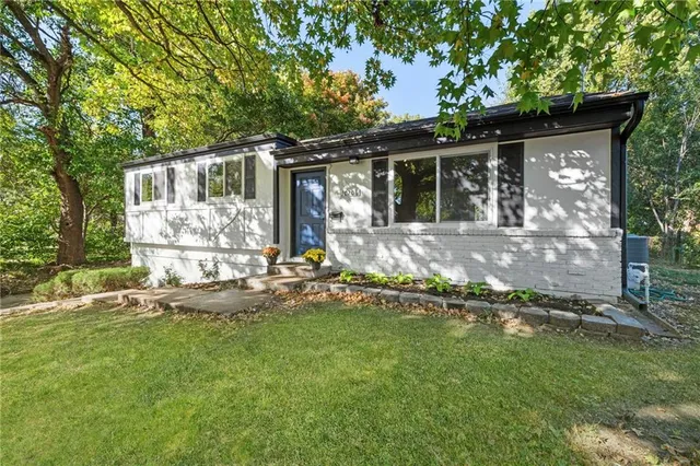 $389,000 | 10206 West 88th Terrace, Overland Park, KS 66212