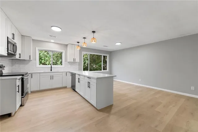 $389,000 | 10206 West 88th Terrace, Overland Park, KS 66212