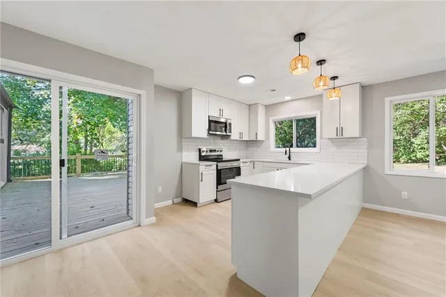 $389,000 | 10206 West 88th Terrace, Overland Park, KS 66212