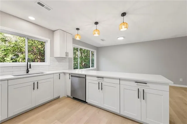 $389,000 | 10206 West 88th Terrace, Overland Park, KS 66212