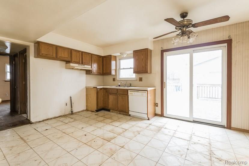 399 Kent Street Carleton, MI 48117 - Photo 15 of 24