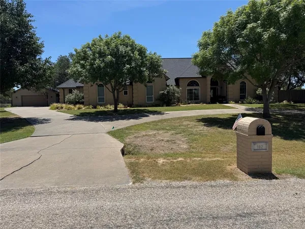 $750,000 | 182 Lakeview Drive, Aledo, TX 76008