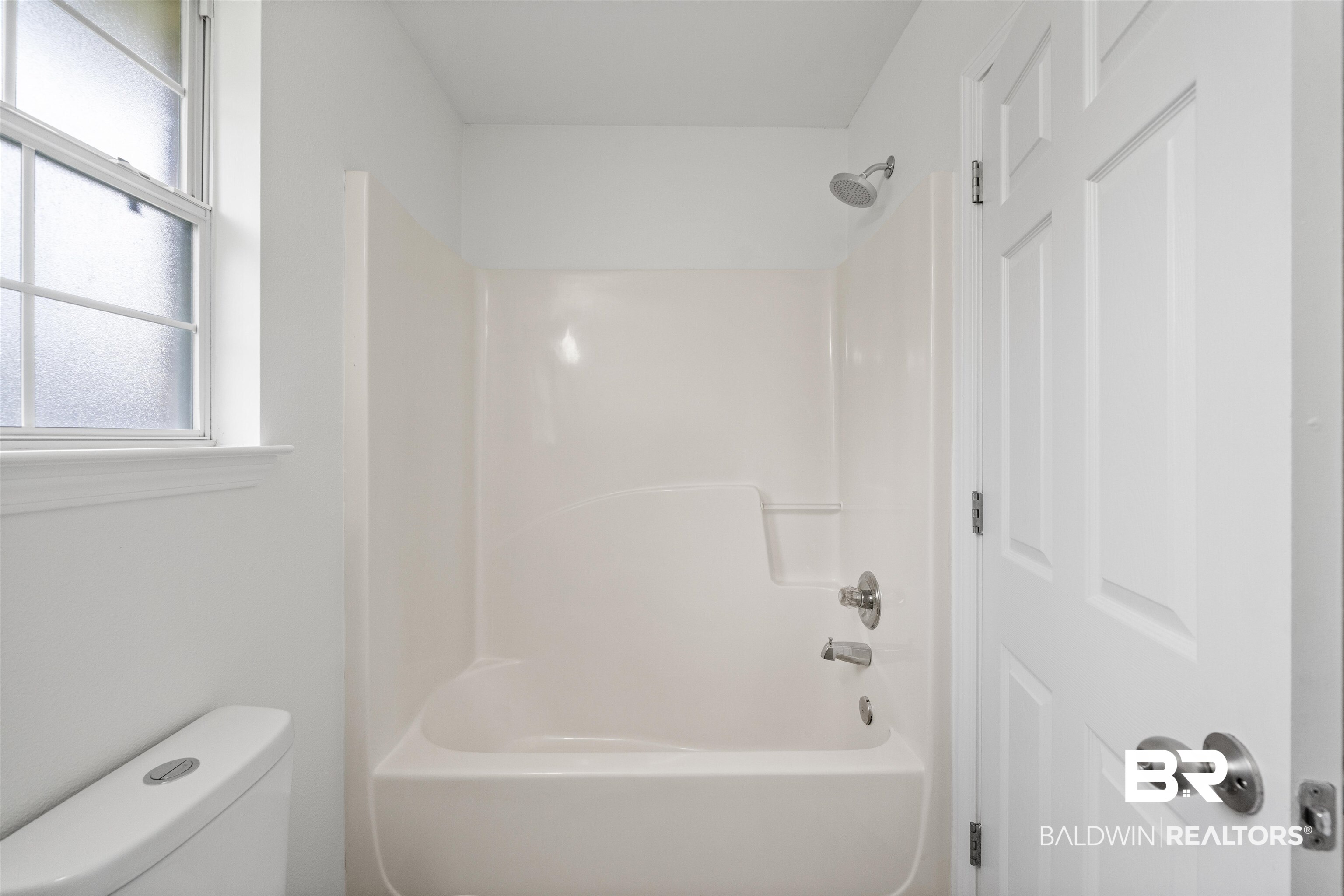 16063 Mansion Street Foley, AL 36535 - Photo 18 of 31 Guest bath