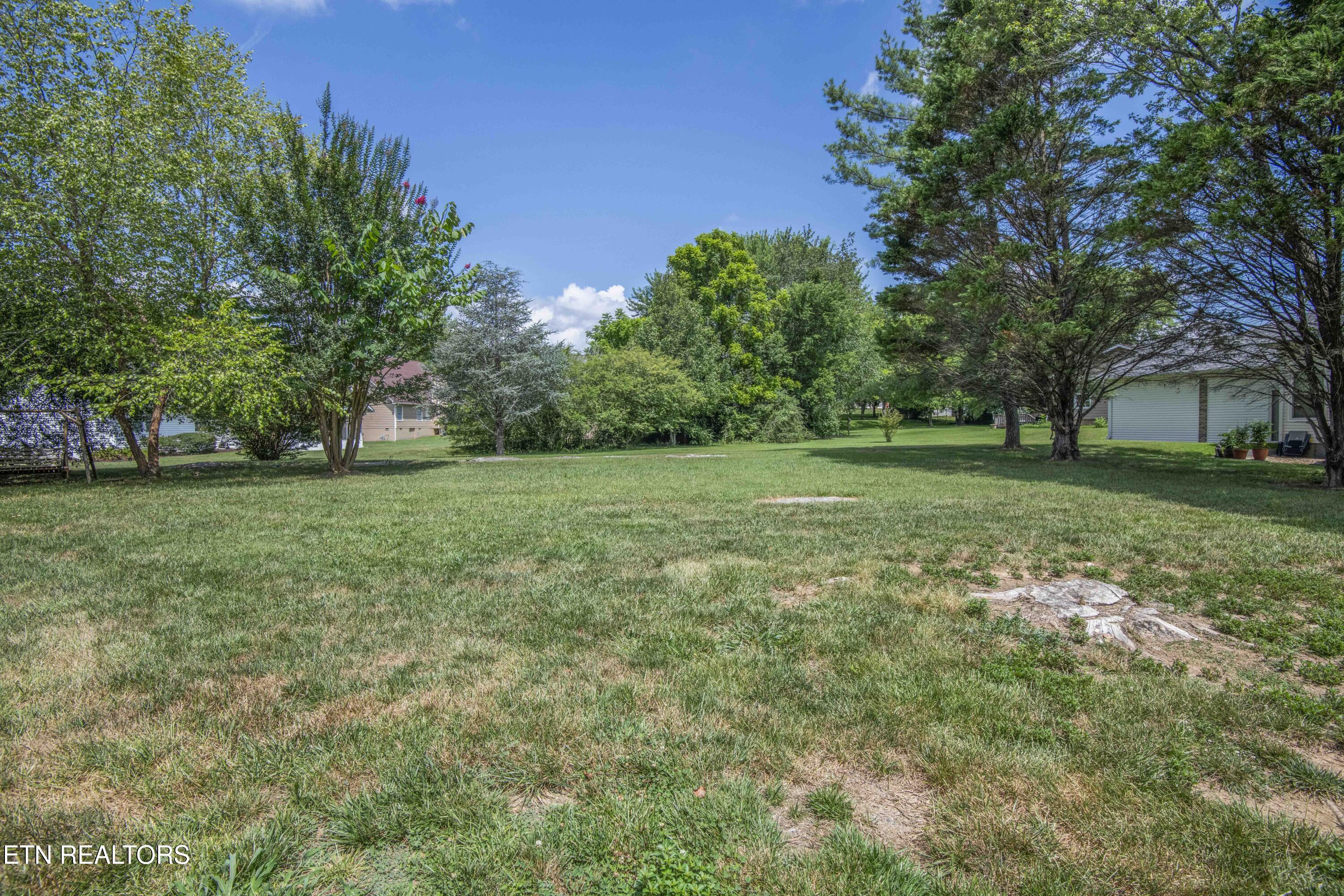 117 Channel Way Clinton, TN 37716 - Photo 34 of 39 33_1