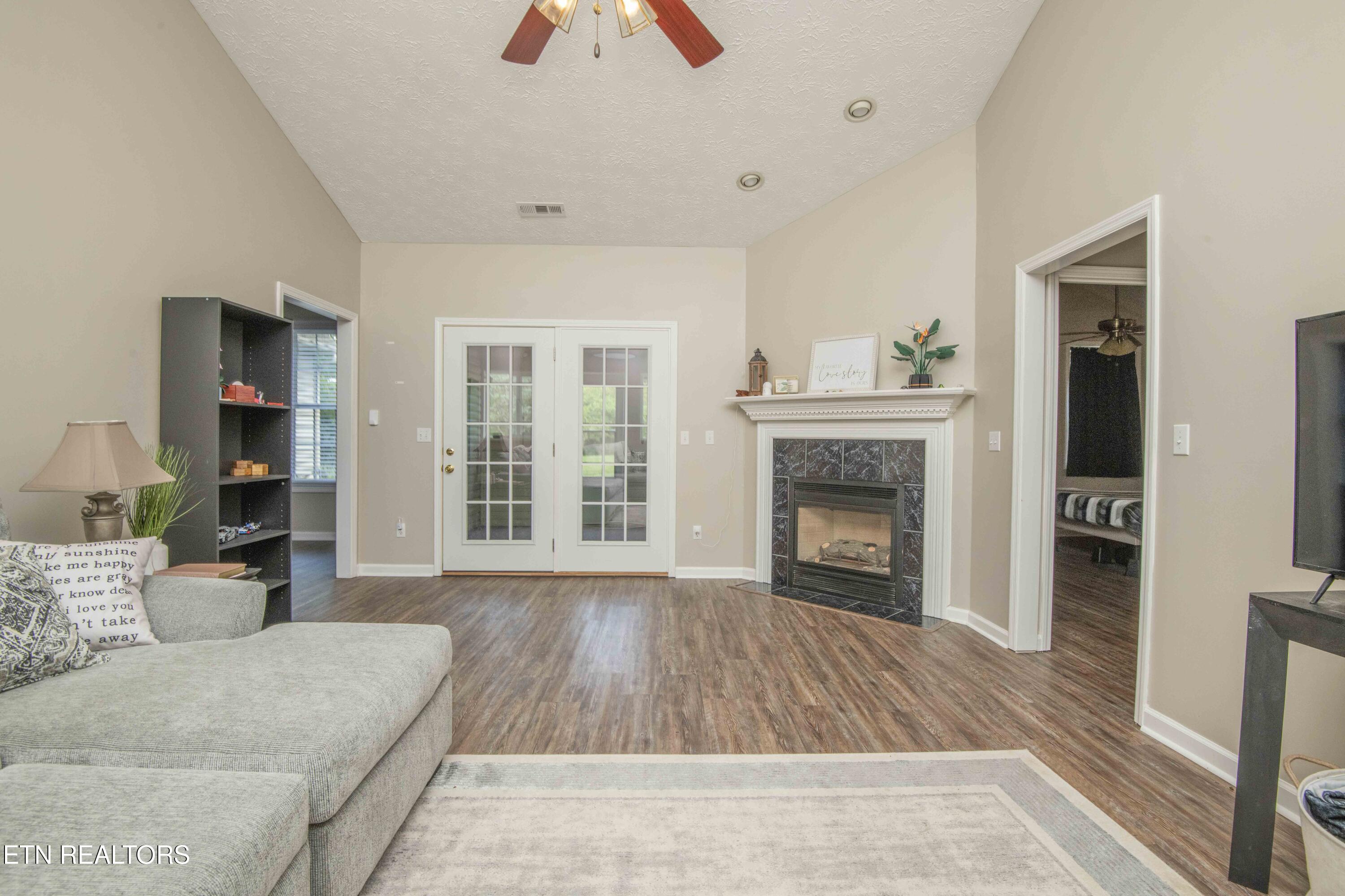 117 Channel Way Clinton, TN 37716 - Photo 4 of 39 4_1