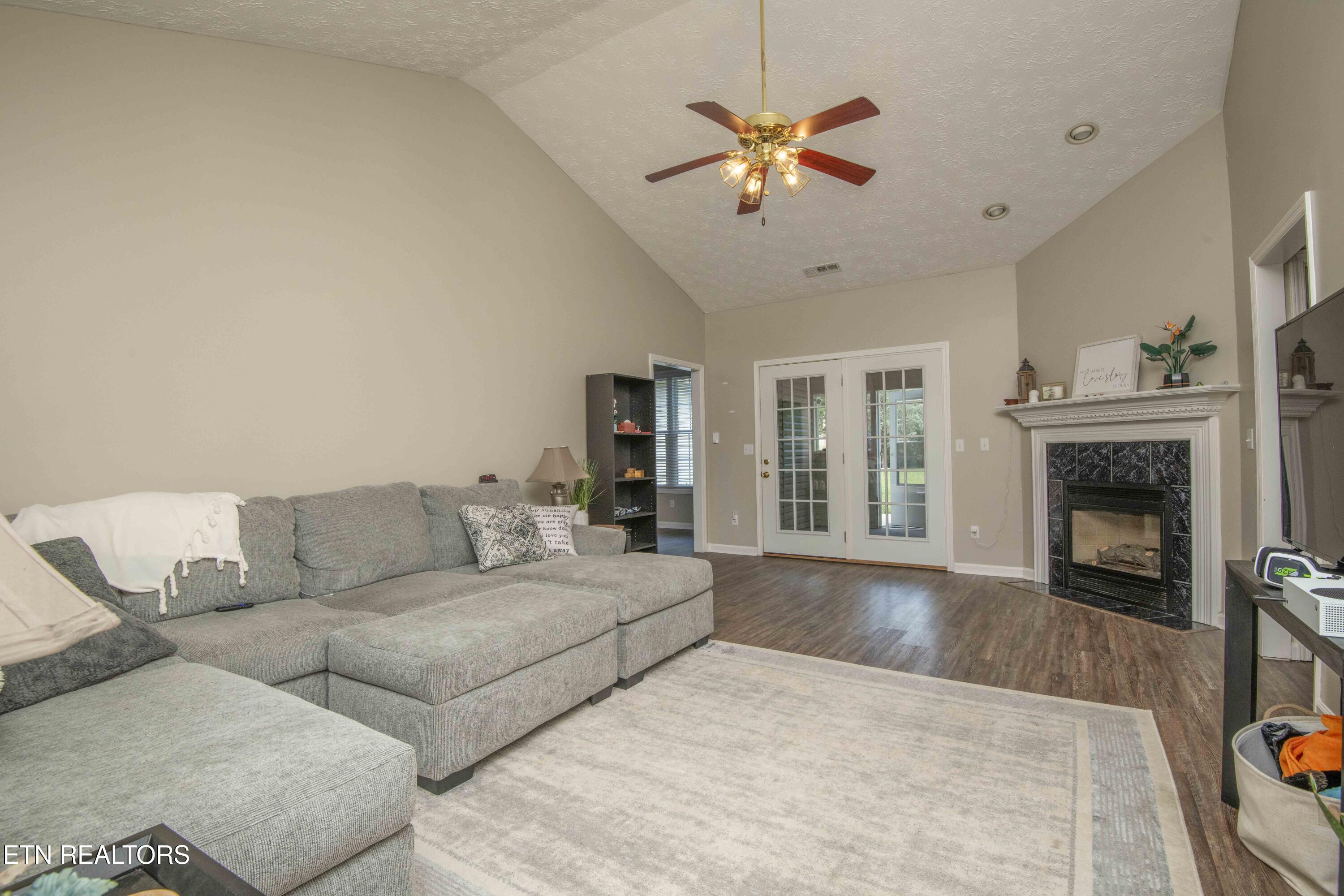 117 Channel Way Clinton, TN 37716 - Photo 5 of 39 5_1