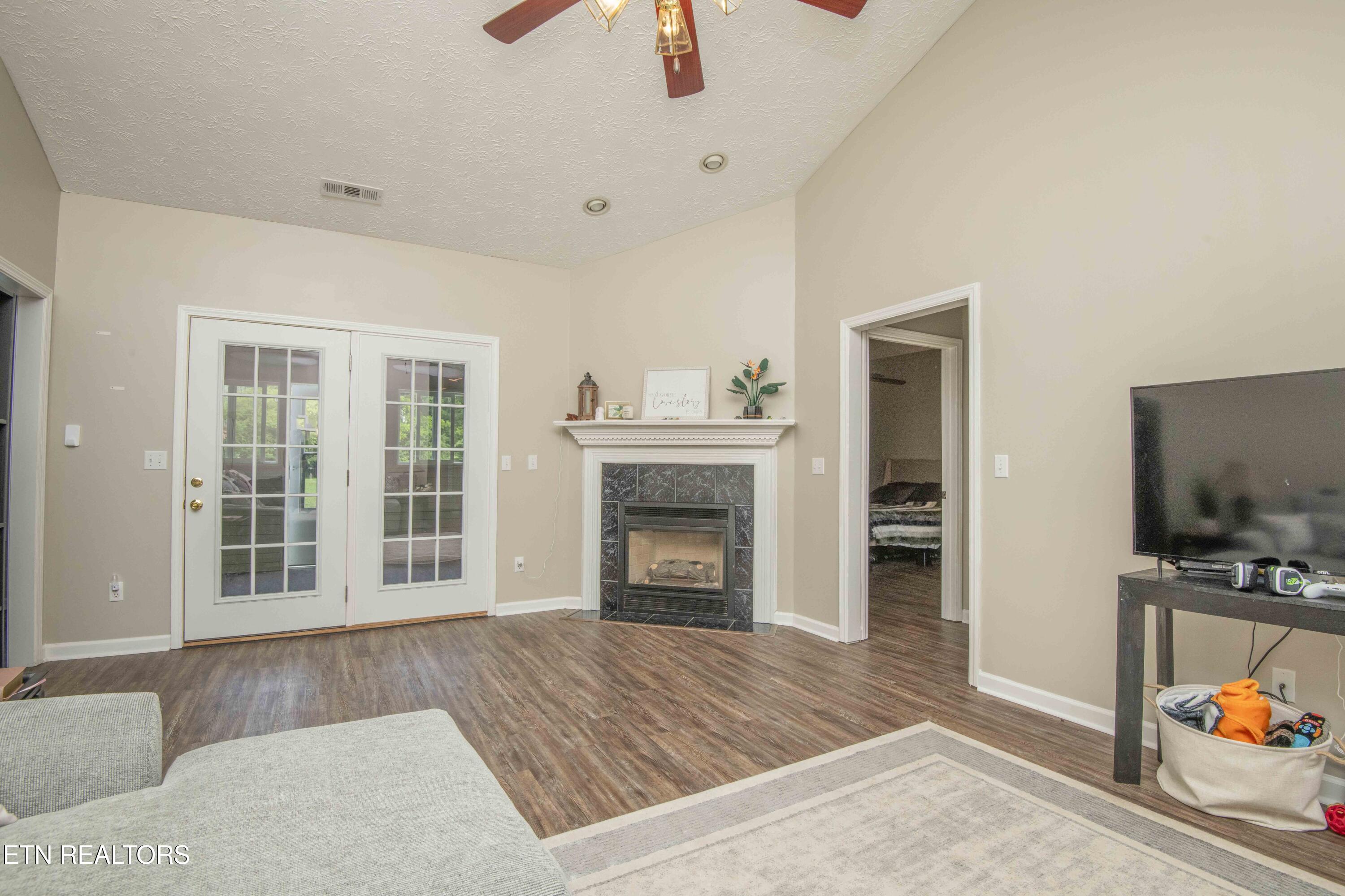 117 Channel Way Clinton, TN 37716 - Photo 6 of 39 6_1