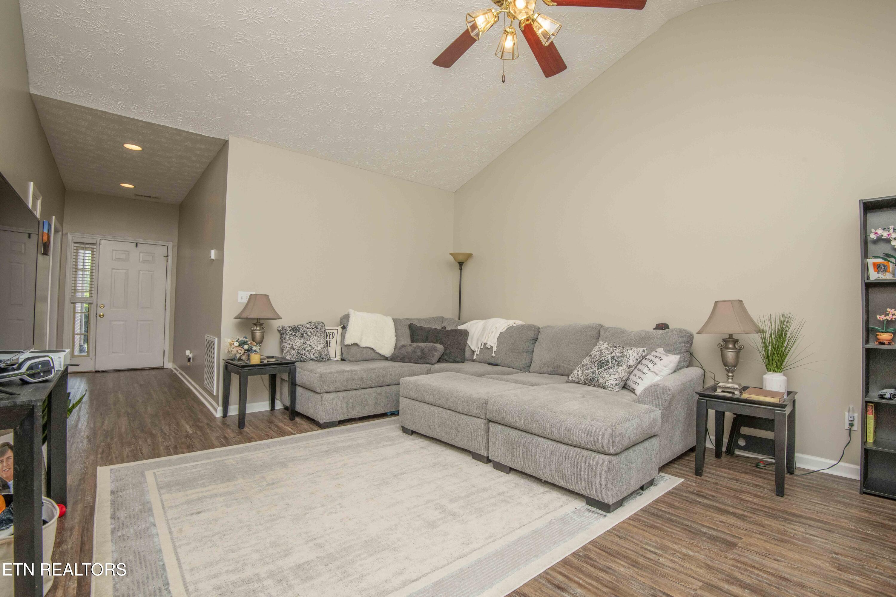 117 Channel Way Clinton, TN 37716 - Photo 7 of 39 7_1