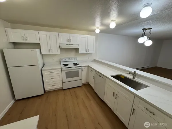 $2,100 | 6479 137th Avenue Northeast, Unit 361, Redmond, WA 98052