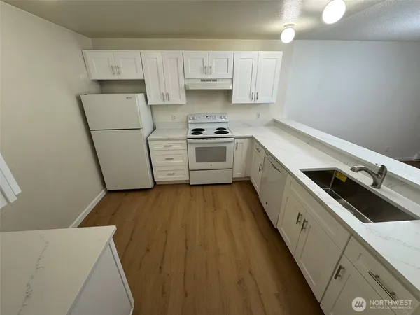 $2,100 | 6479 137th Avenue Northeast, Unit 361, Redmond, WA 98052