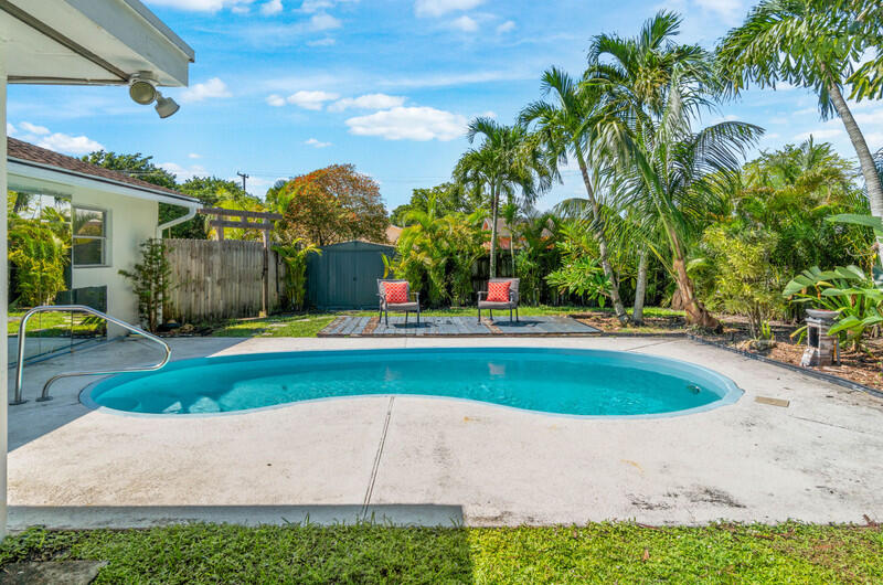 22775 Neptune Road Boca Raton, FL 33428 - Photo 14 of 18 a view of a fountain in front of a house