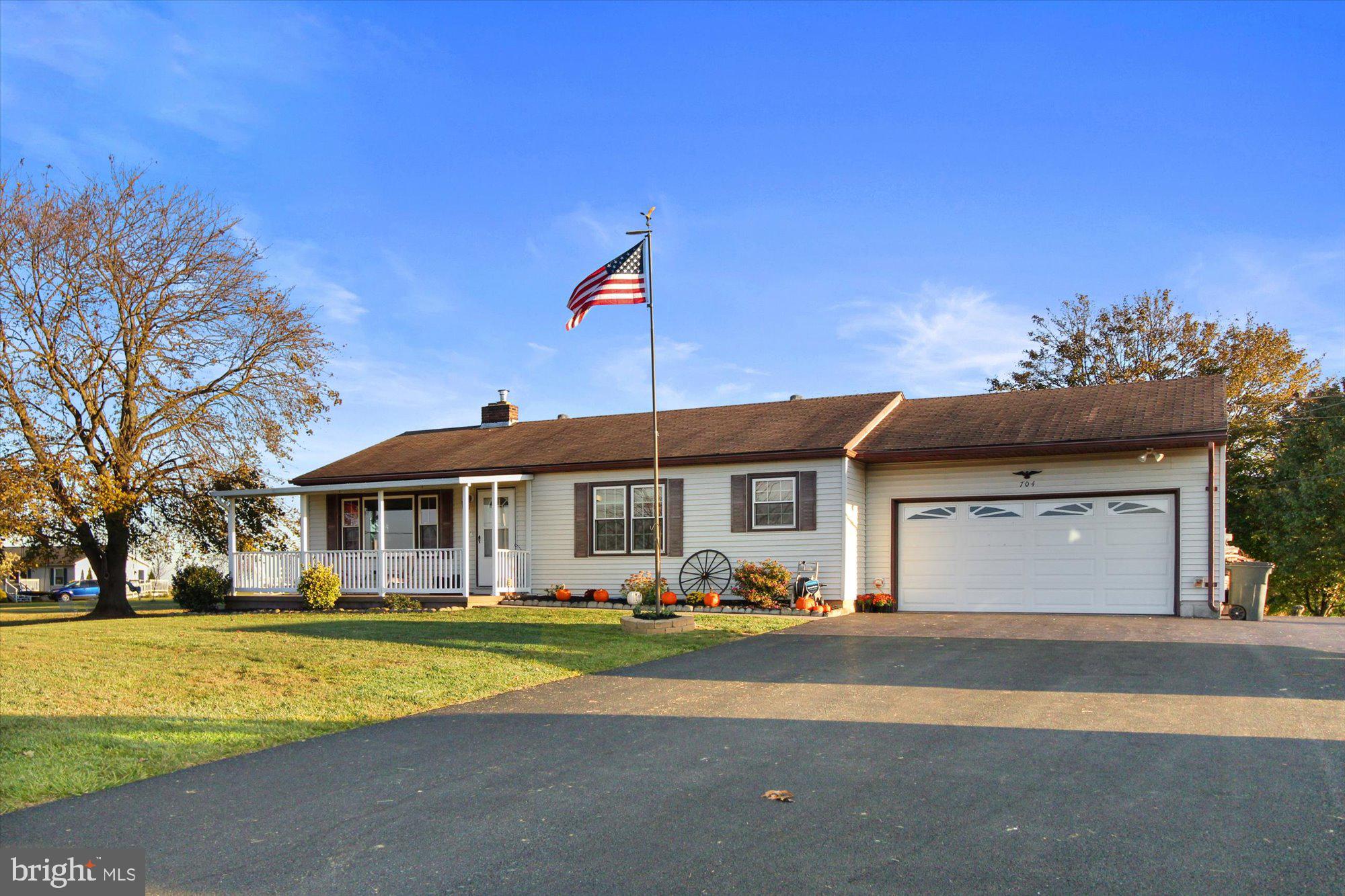 704 Bridgeton Road Fawn Grove, PA 17321 - Photo 3 of 27 Gallery Image 3