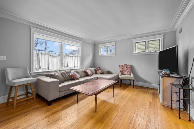 $399,000 | 971 Windsor Road, Highland Park, IL 60035