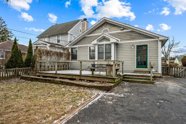 $399,000 | 971 Windsor Road, Highland Park, IL 60035