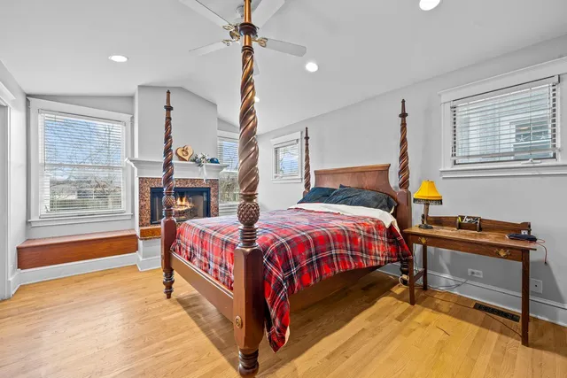 $399,000 | 971 Windsor Road, Highland Park, IL 60035