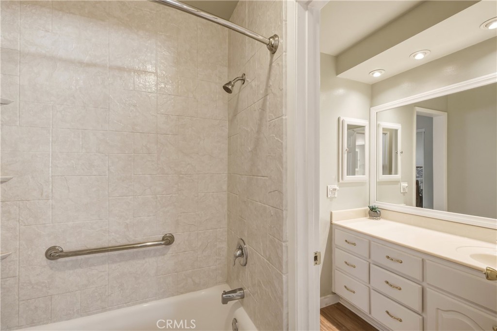 2615 Ruhland Avenue, Unit 15 Redondo Beach, CA 90278 - Photo 30 of 44