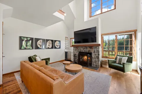 $1,250,000 | 53 Golden Bar Court, Donnelly, ID 83615