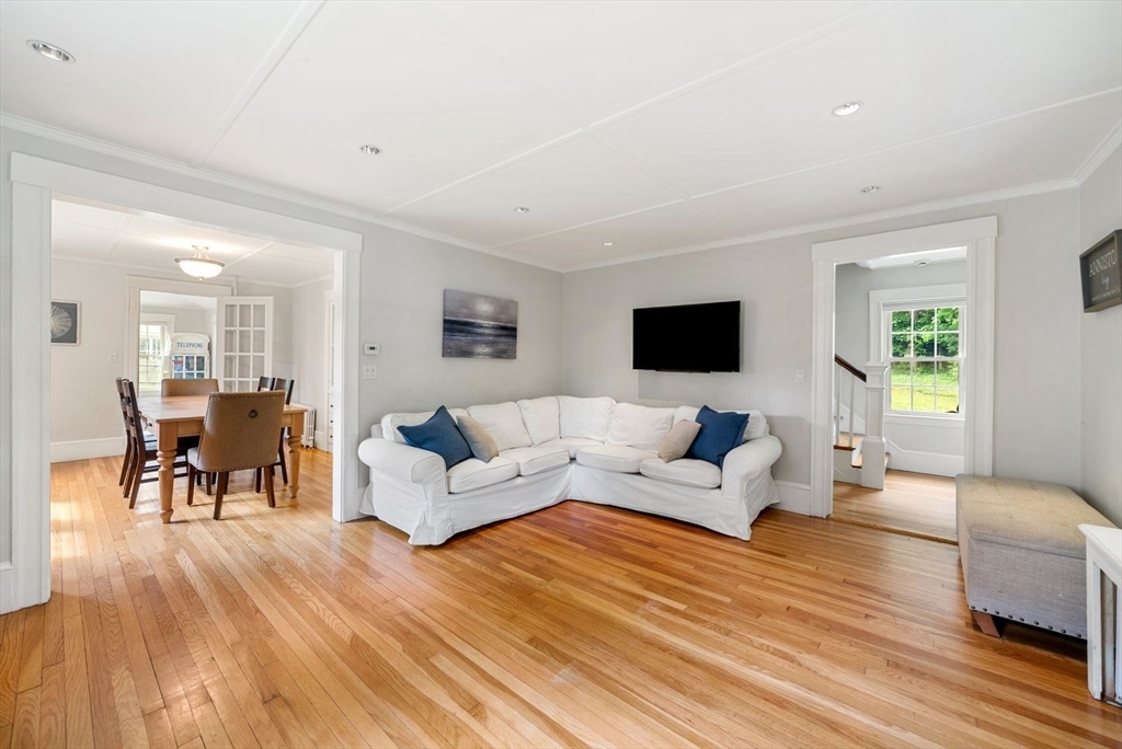 678 Boston Post Road Weston, MA 02493 - Photo 5 of 31