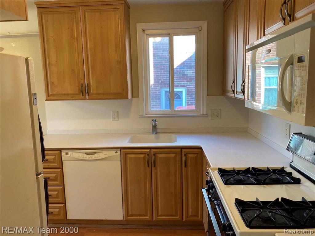 24840 Cherry Street Dearborn, MI 48124 - Photo 4 of 14