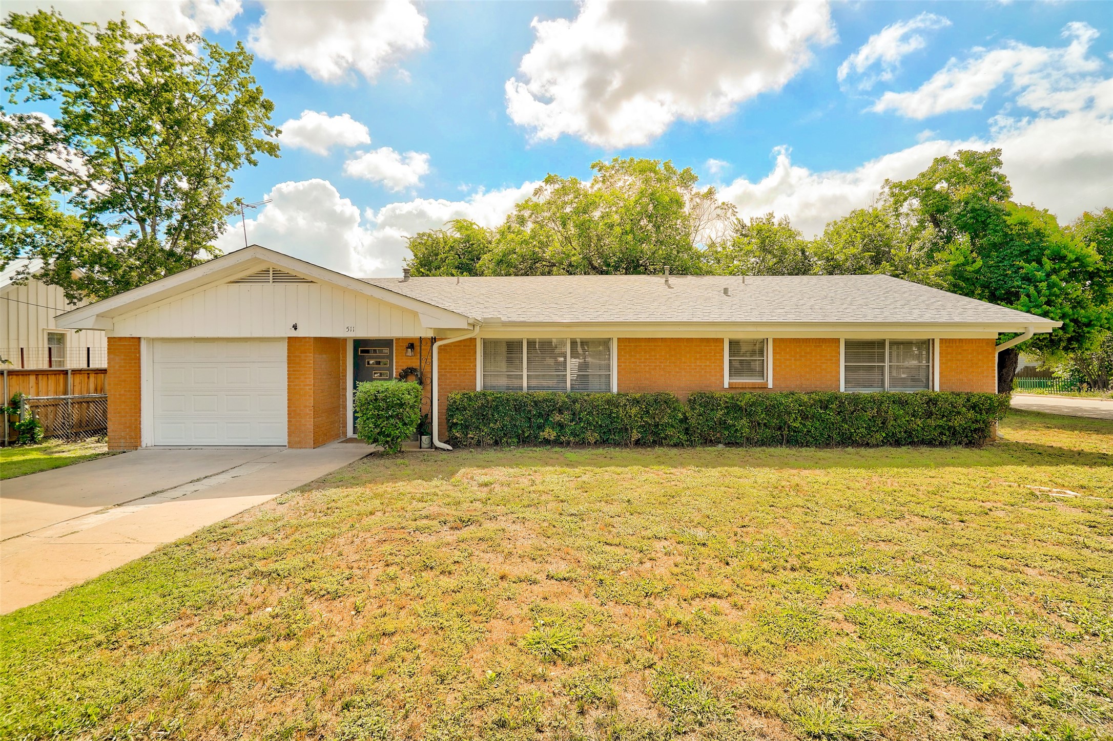511 South Myrtle Street Georgetown, TX 78626 - Photo 4 of 34