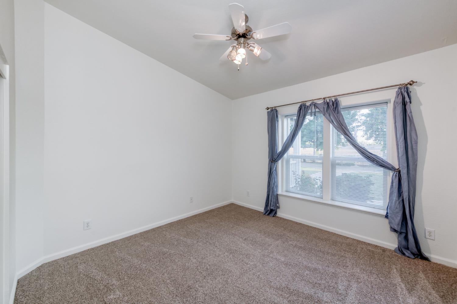8646 Cairo Avenue Laton, CA 93242 - Photo 23 of 38 an empty room with a window